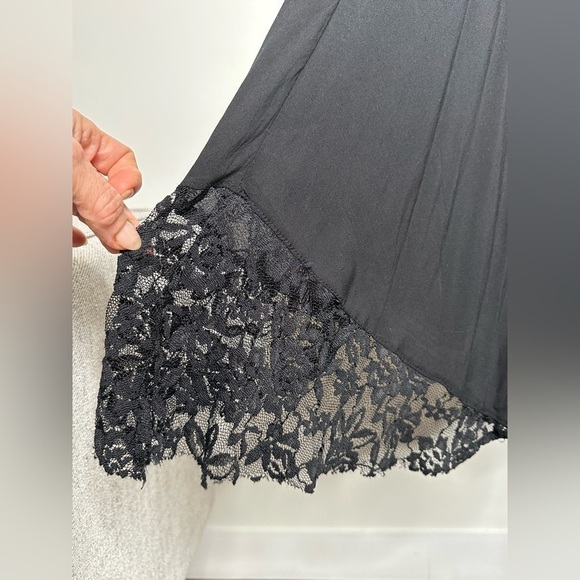 Paper Hearts Black Women's Lace Detail V Neck Dress - Size 8 - Picture 5 of 9